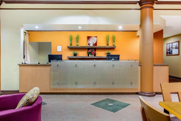 La Quinta Inn & Suites by Wyndham Raleigh Crabtree image 6