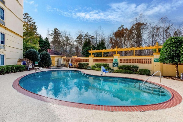 La Quinta Inn & Suites by Wyndham Raleigh Crabtree image 7